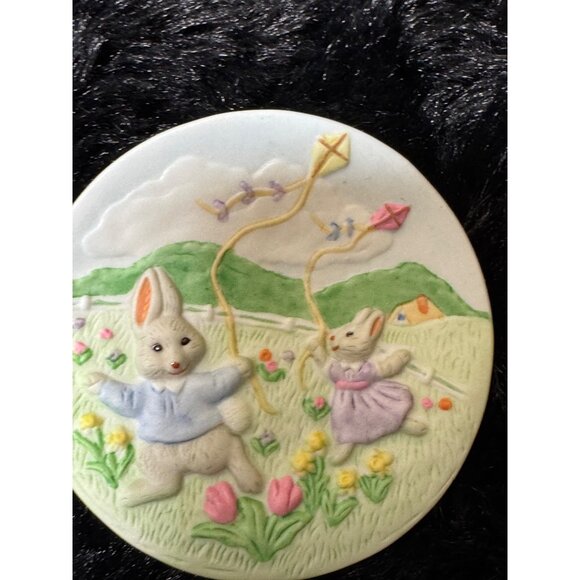 Hallmark Keepsake 1995 Easter Collector Plate "Catching The Breeze" - Picture 1 of 7